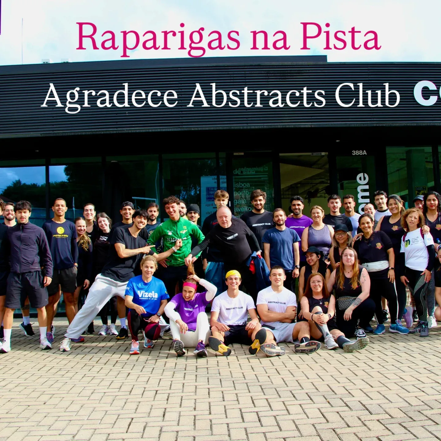 Raparigas na Pista no Abstracts Club